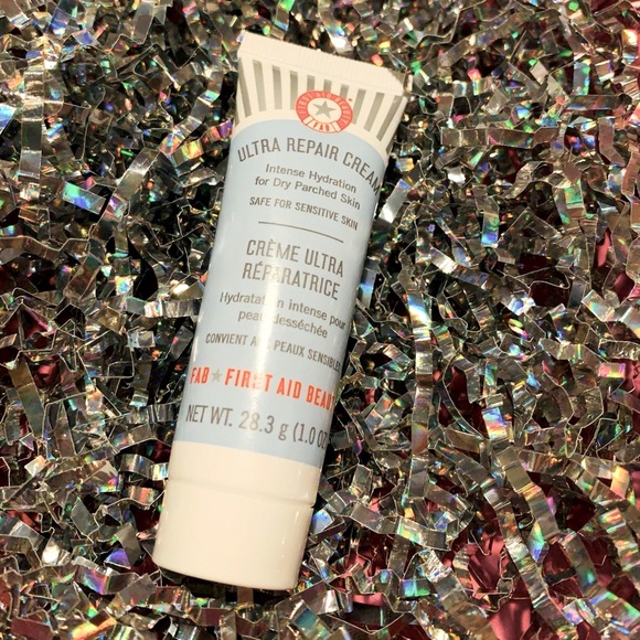 First Aid Beauty Ultra Repair Cream Intense Hydration for Dry Parched Skin - Picture 4 of 8